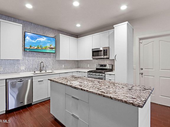 5th image of 654 Copperfield Ln