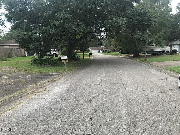 3rd image of 4001 Sandridge Dr