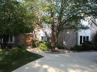 8725 Aintree Ln, Burr Ridge, IL 60527