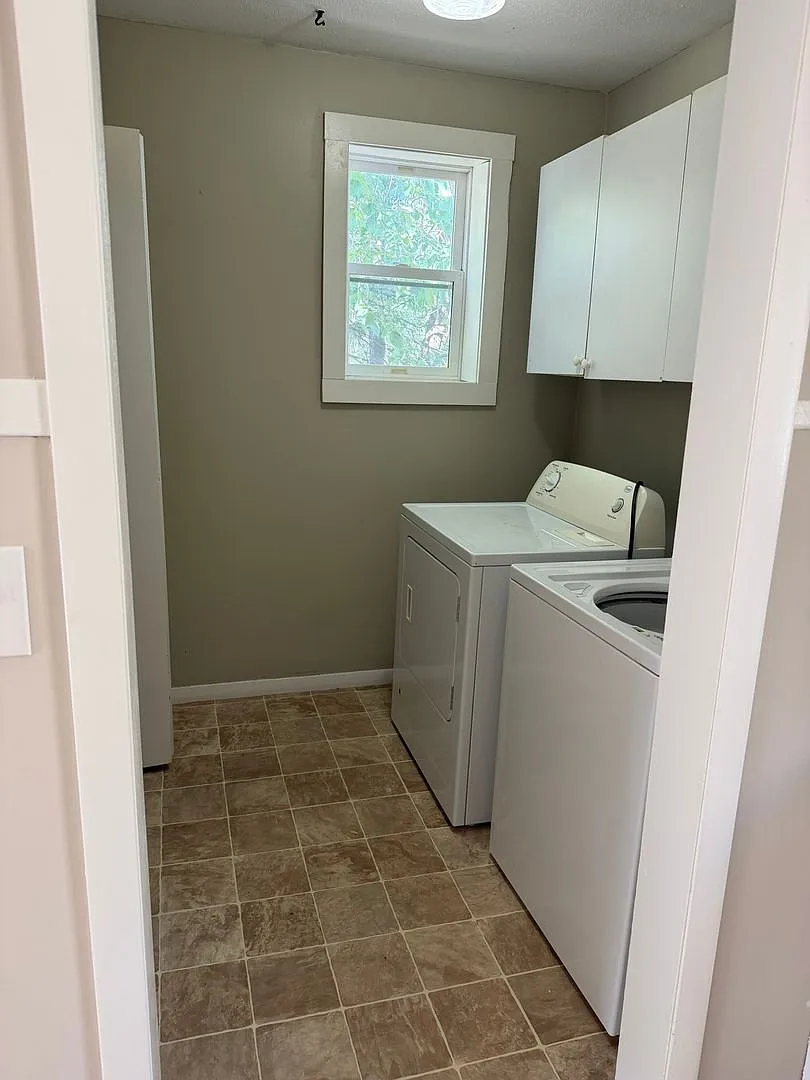 1622 Washington St NE — Photo 4