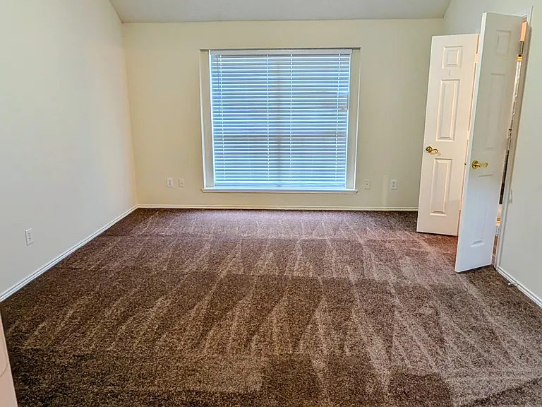 10610 Nashville Dr — Photo 6