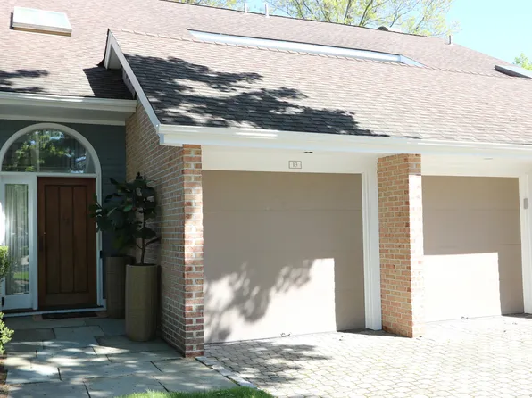 13 Regents Park #13, Westport, CT 06880