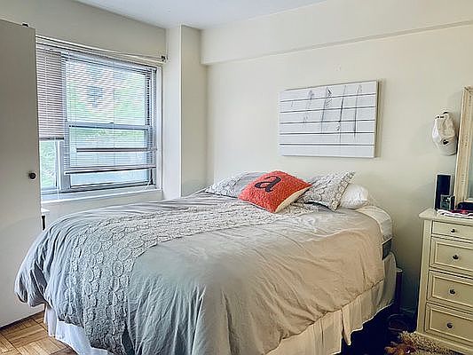 3rd image of 333 E 46th St APT 3F