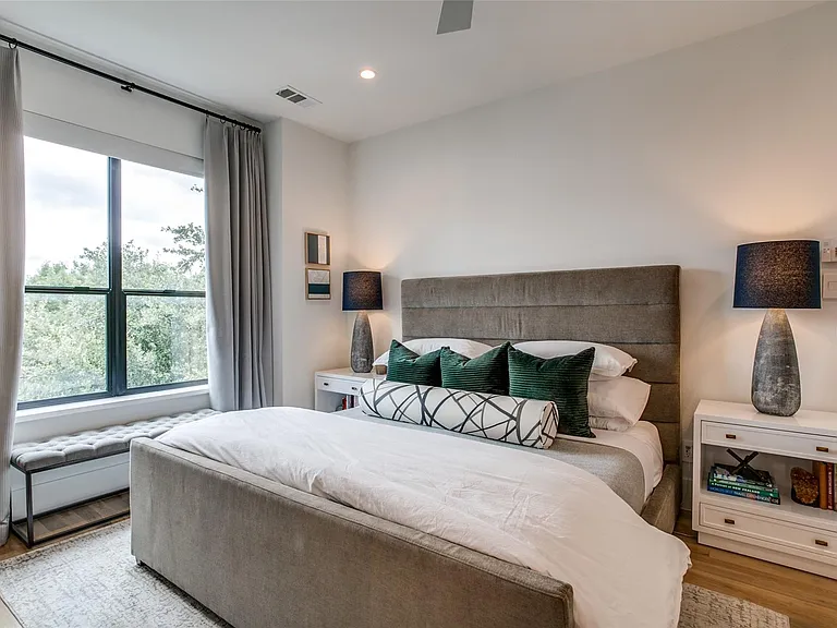 2719 Reagan St #101 — Photo 16