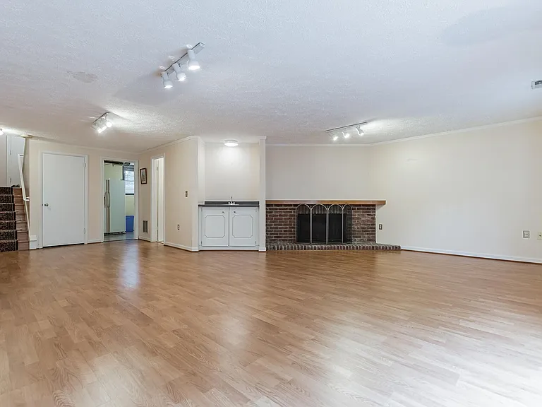6031 Clerkenwell Ct — Photo 30