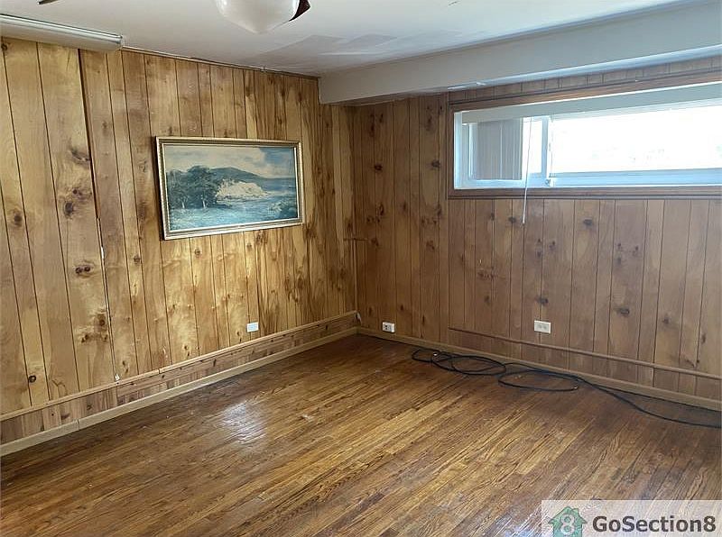 2nd image of 6909 N Ridge Blvd #D