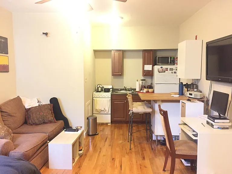 322 S 10th St #8E — Photo 1
