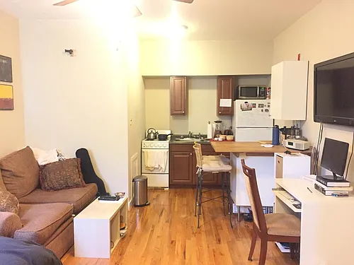 322 S 10th St Photo 1