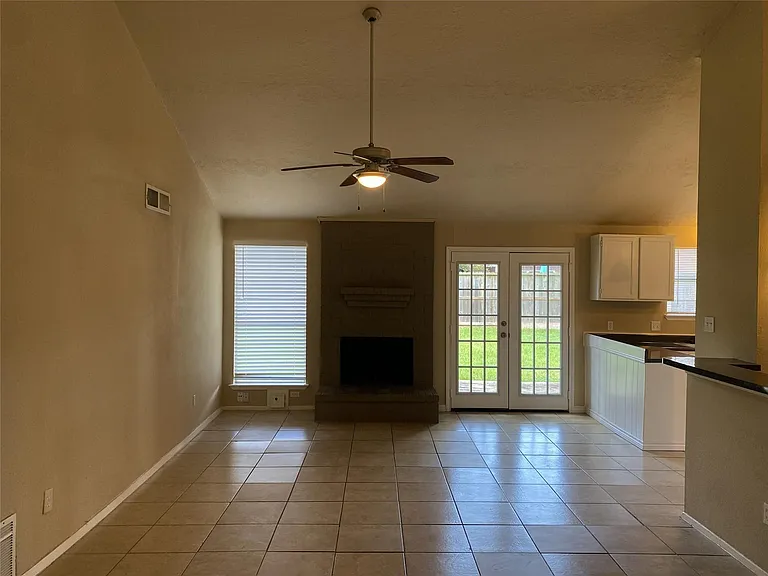623 Old Colony Dr — Photo 3