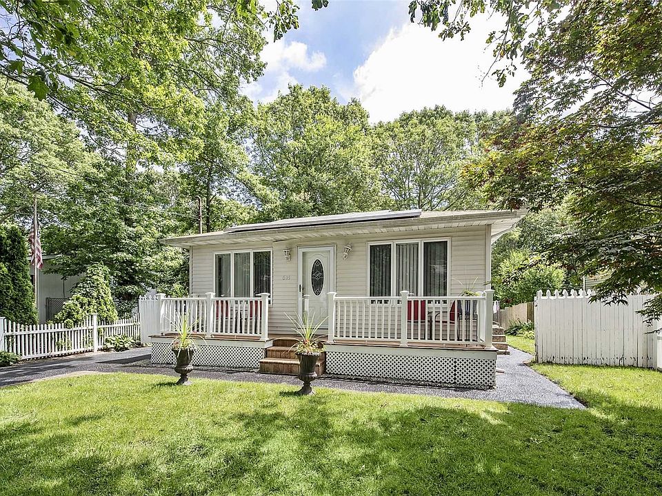 1st image of 514 Boxwood Dr