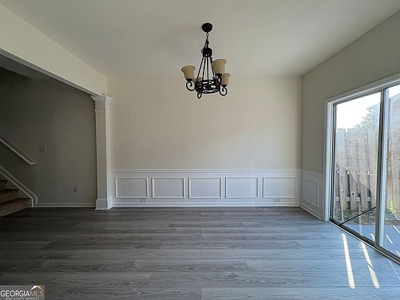 5th image of 2193 Executive Dr