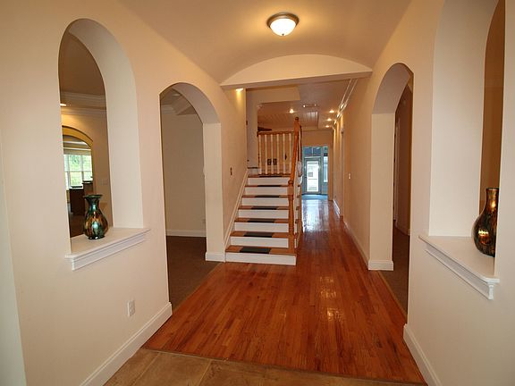 5th image of 432 Plantation Grove Ln