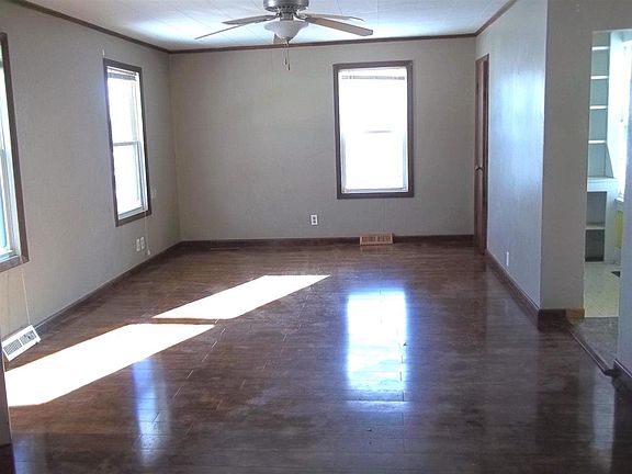 4th image of 600 S University Ave