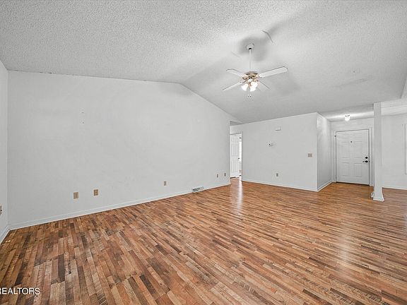 2nd image of 18 Tulip Dr