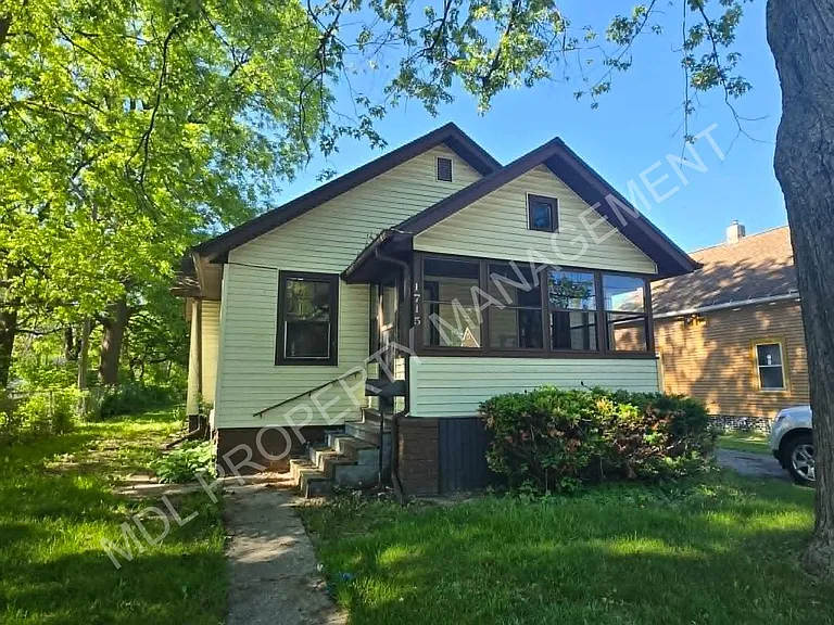 1715 Green St — Photo 2