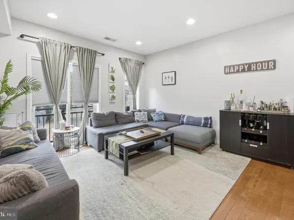 2568 Collins St, Philadelphia, PA 19125