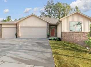 1412 W Parkview Ave, Ozark, MO 65721