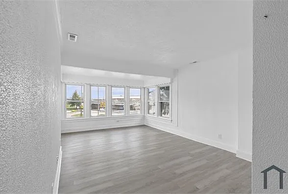 2 bed, 1048 sqft, $950 — Photo 4