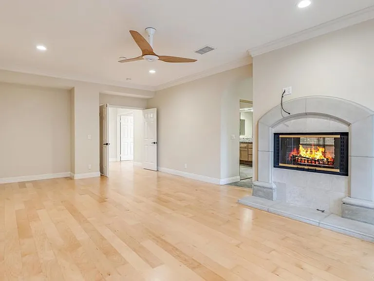 5370 Renaissance Ave — Photo 16