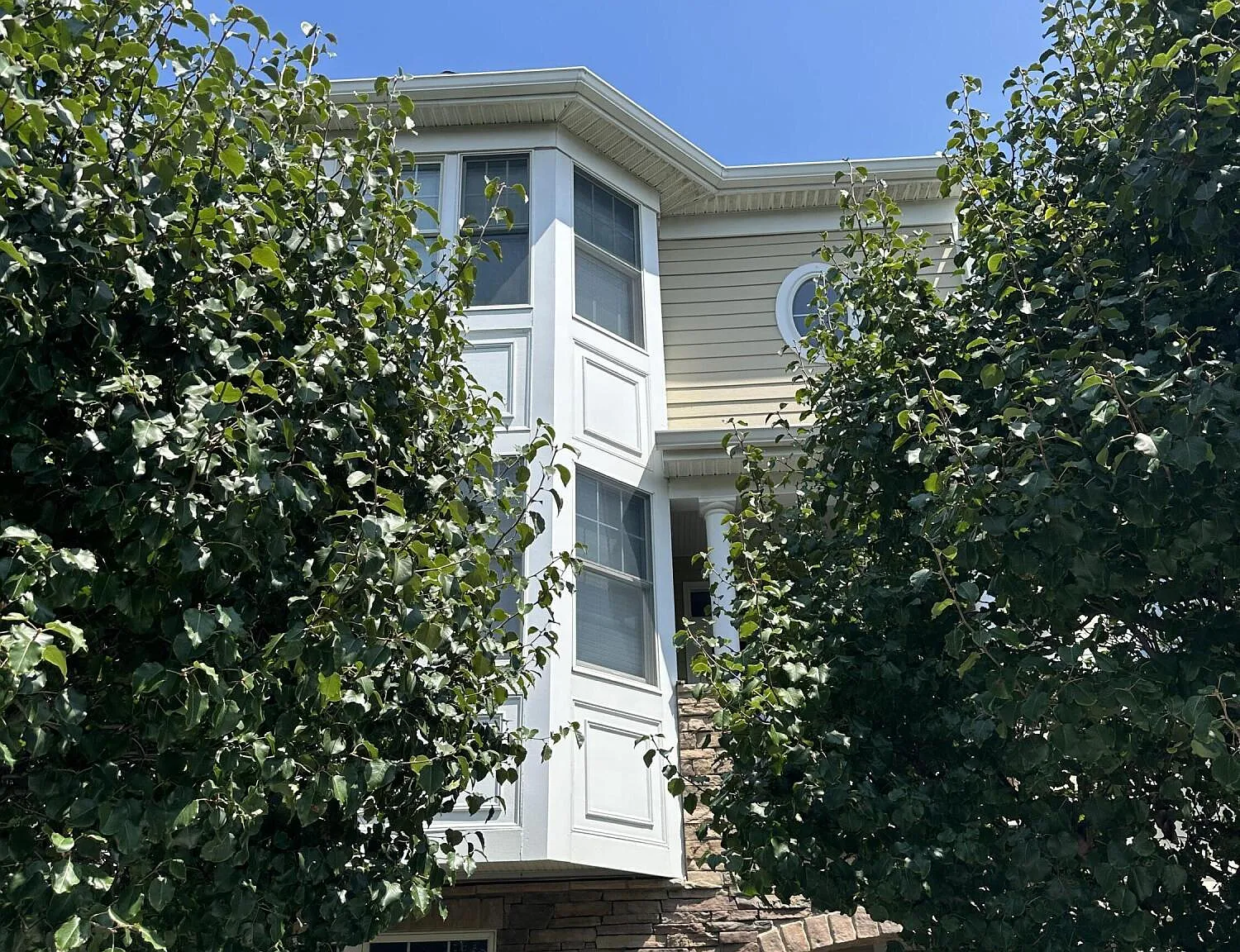 4 bed, 3.5 bath, 2220 sqft, $3,650 — Photo 1