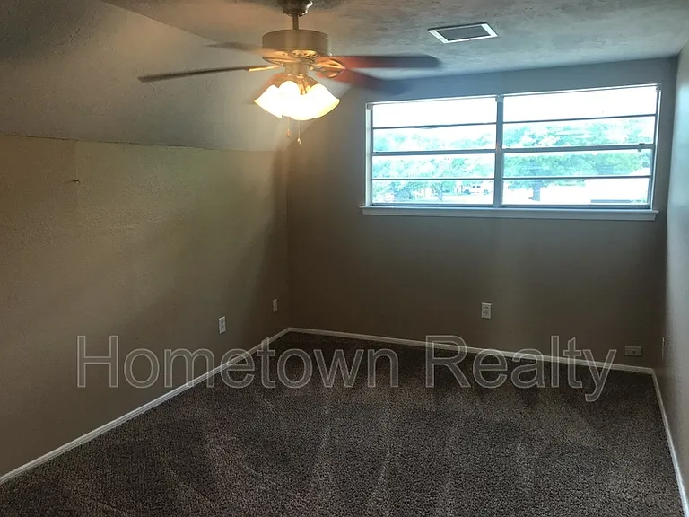 1013 Kelly Park Rd — Photo 20
