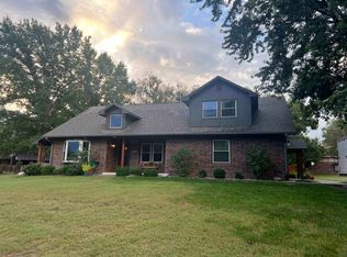 2324 Estates Dr, Arkansas City, KS 67005