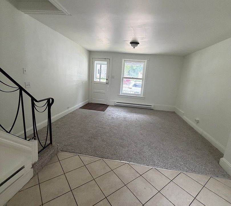 1st image of 420 Valley Rd