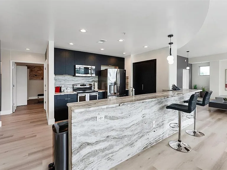 525 E Jackson St #302 — Photo 13