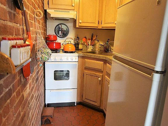 5th image of 51 W 84th St APT 9