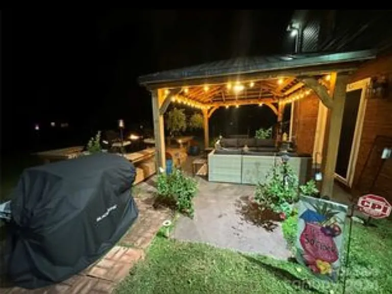 301 Red Roan Pl — Photo 14