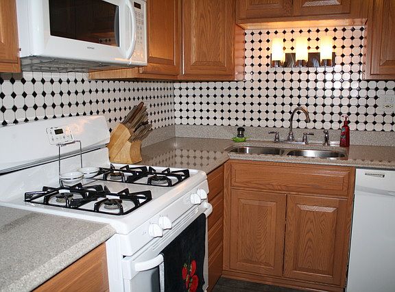 3rd image of 7360 Fairview Ave APT 206