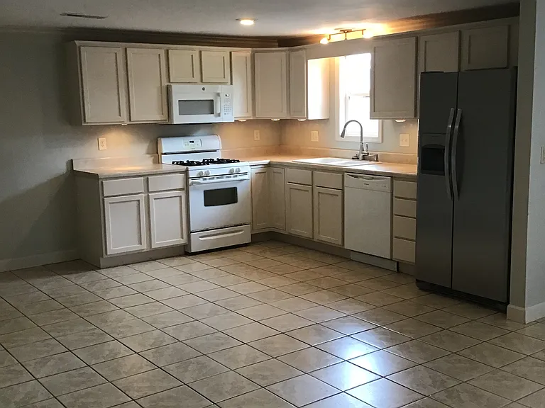 237 Hawkins Ave #B — Photo 1