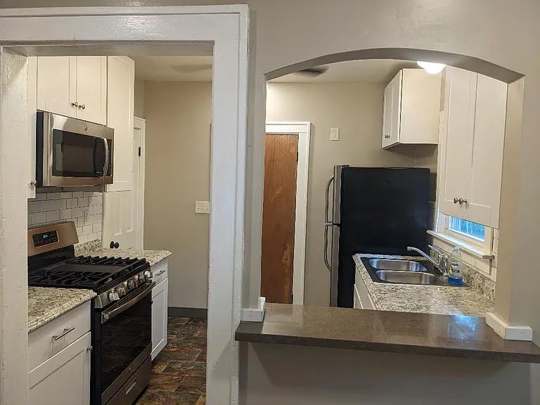 5208 Euclid Ave — Photo 17