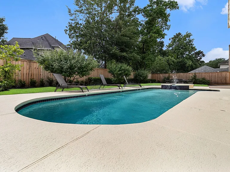 8007 Vintage Creek Dr — Photo 25