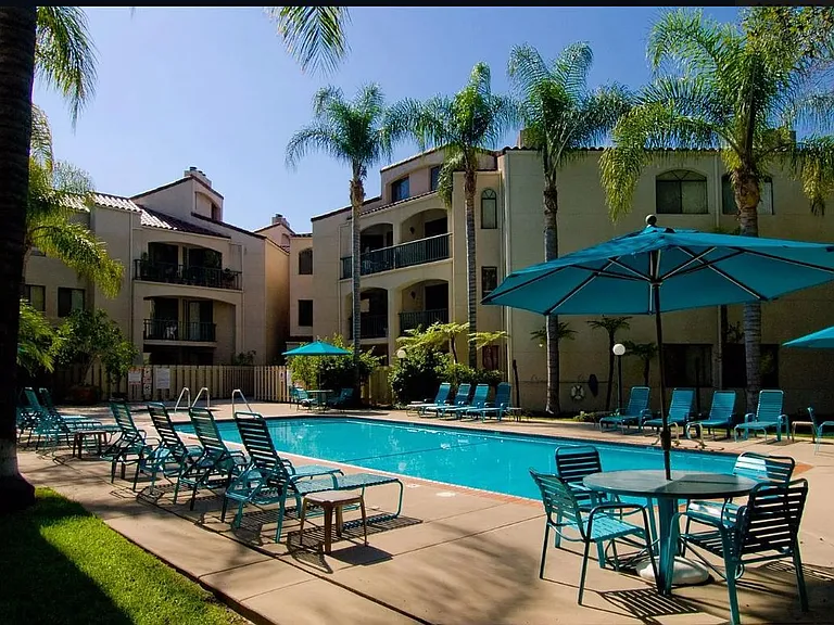 Outdoor heated Pool and Jacuzzi