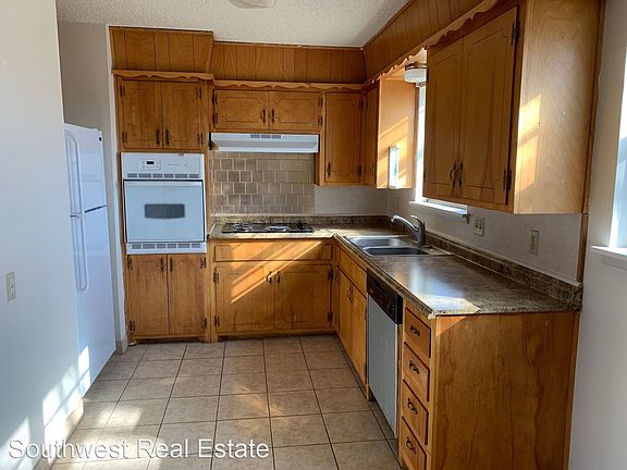 4th image of 409 Circle Dr