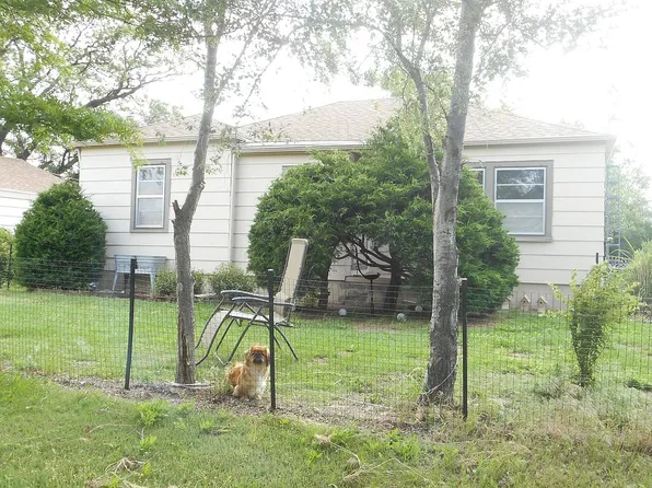 510 1st St, Prairie View, KS 67664