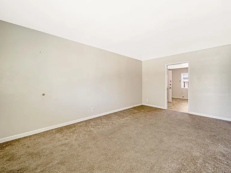 1821 Woodland Ave — Photo 4
