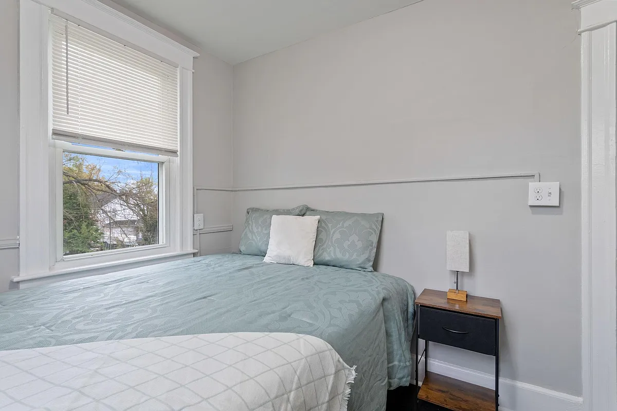 Building Photo - Raspe Ave