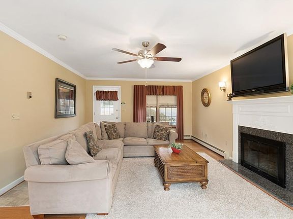 5th image of 21 Regina Dr