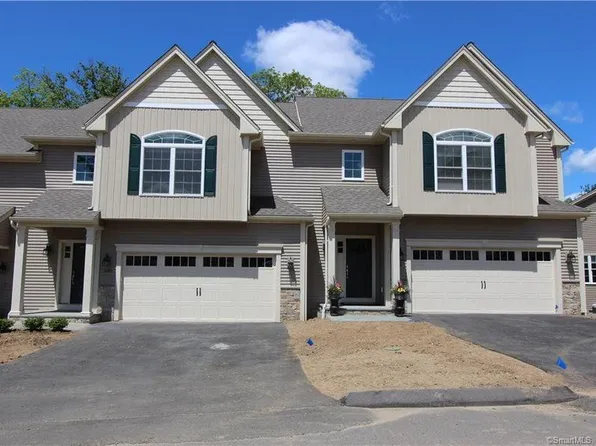 146 Wells View Rd #146, Shelton, CT 06484