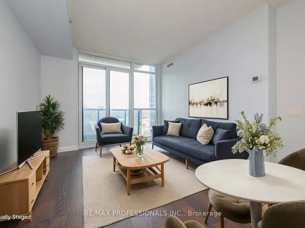 5 Valhalla Inn Rd #1301, Toronto, ON M9B 0B1