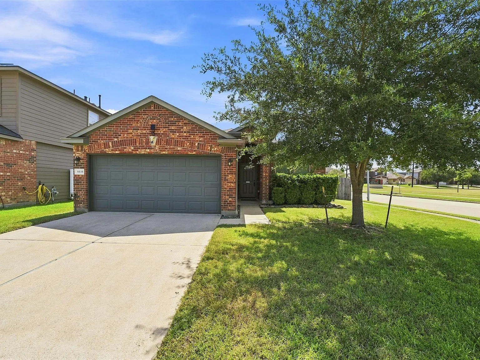 3 bed, 2.0 bath, 1589 sqft, $1,950 — Photo 2