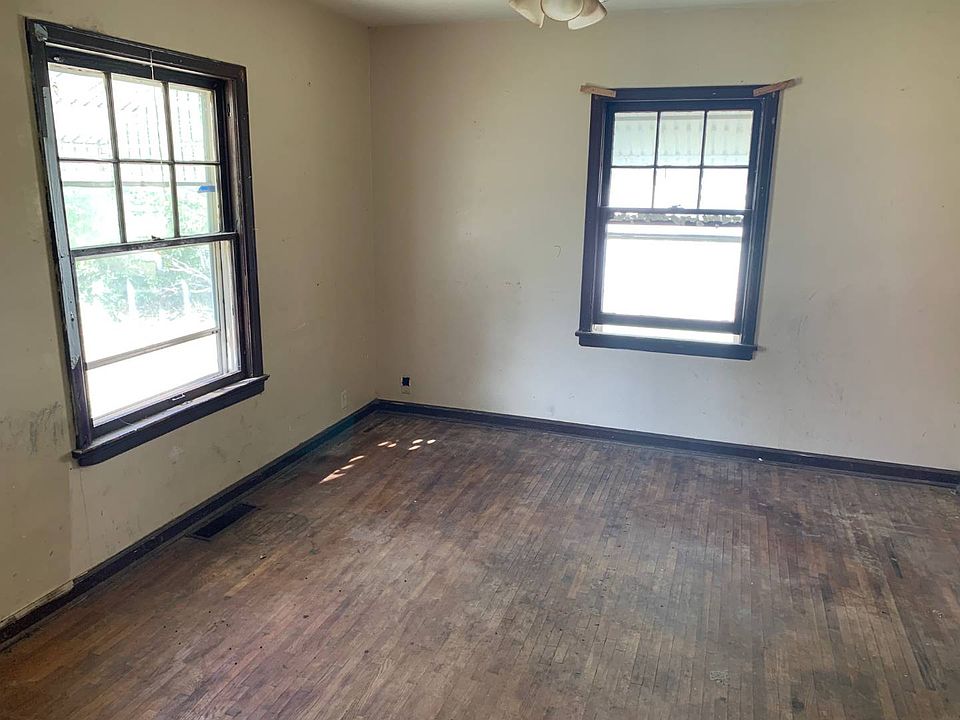 2nd image of 418 E F Ave