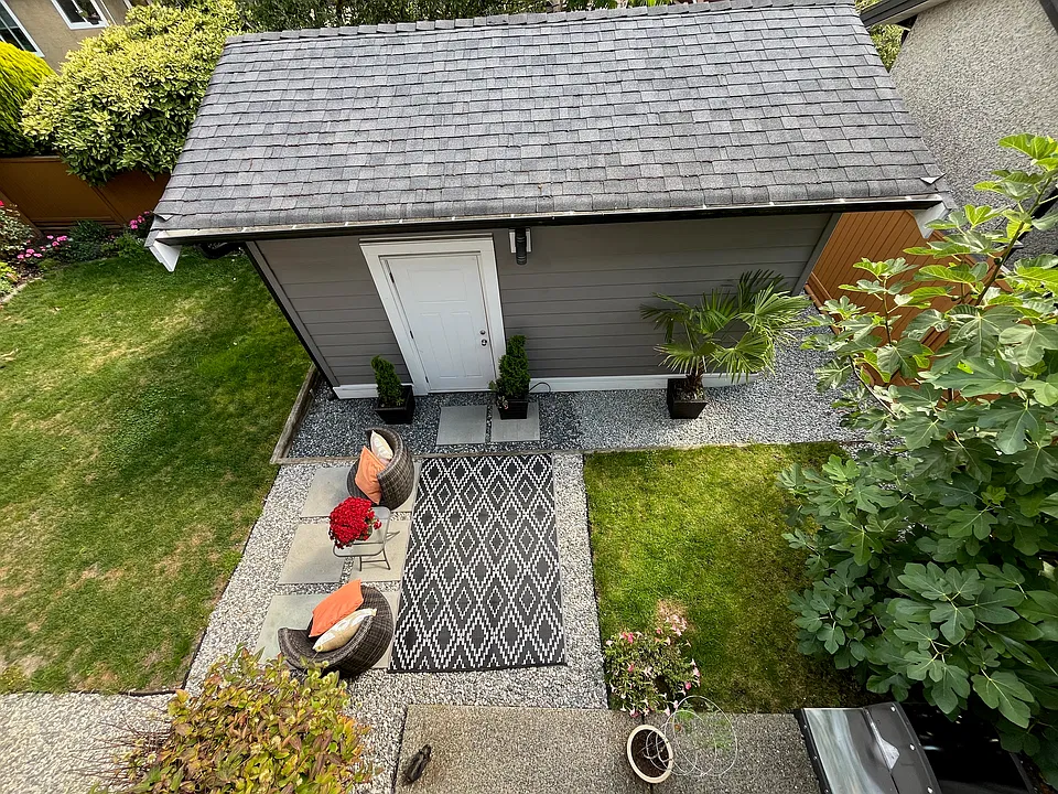 Detached / Heated Studio