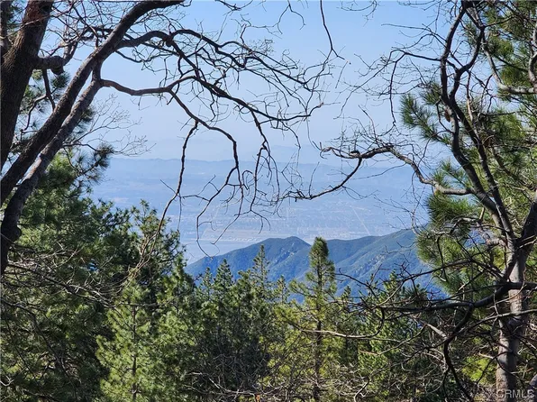 30022 Magic Dr, Running Springs, CA 92382