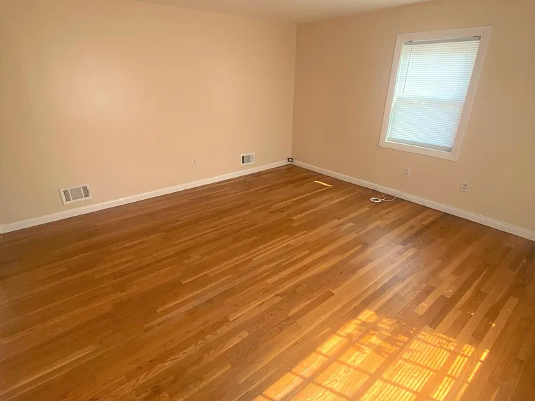 8 Abington Ave — Photo 3