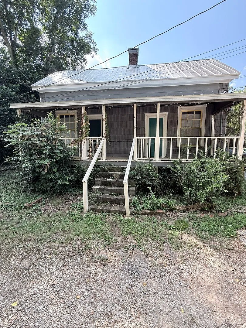 Two Bedroom Cozy House! — Photo 2