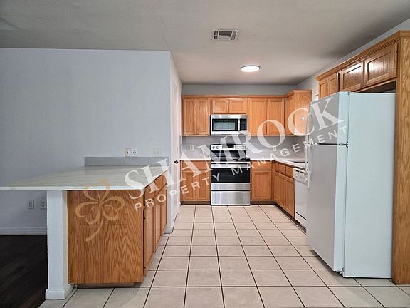 5th image of 10317A Hyacinth Ln