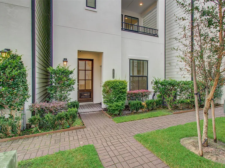 2810 Grand Fountains Dr #B — Photo 3